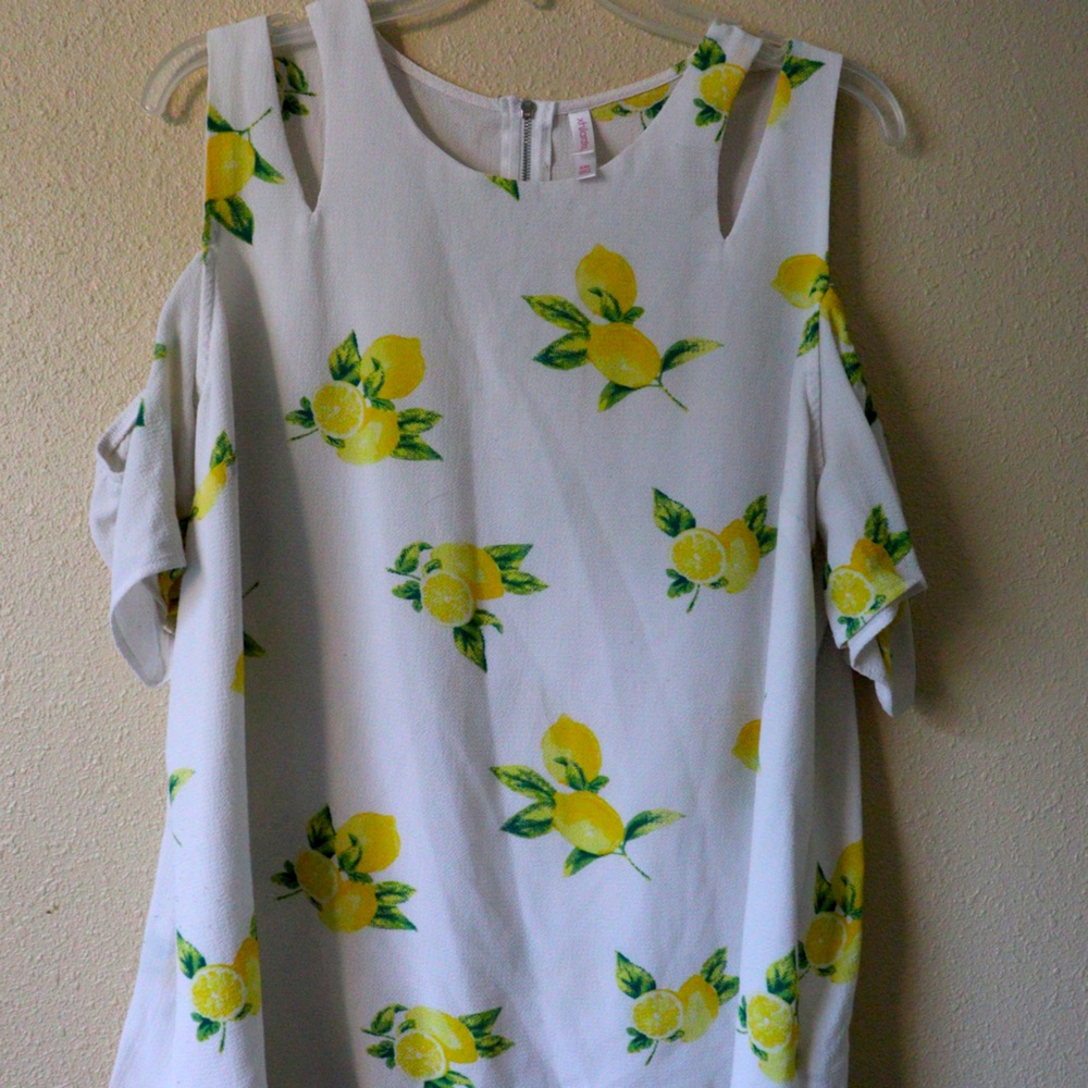 Xhilaration cold shoulder top